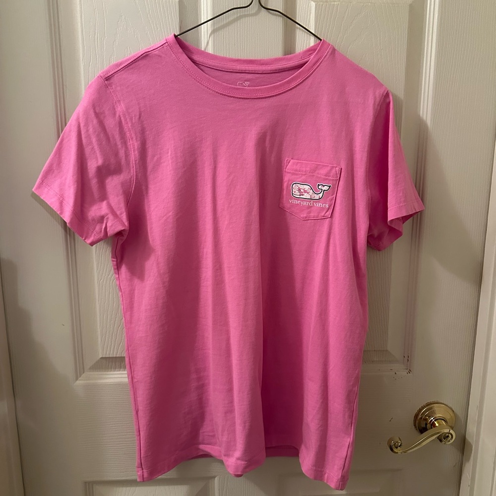 Vineyard Vines Soleil Ditsy Whale Short Sleeve Pocket Tee. Size Medium